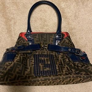 Authentic Fendi purse . Used and n good condition.
